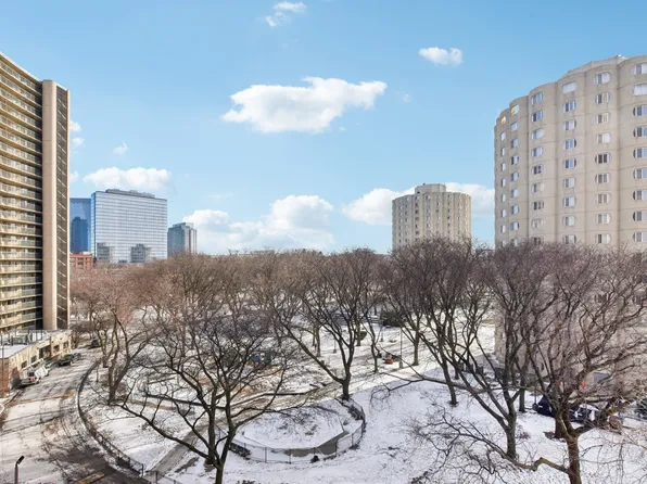 Hilliard Tower Senior, 30 W Cermak Rd #6cf7d4c24, Chicago, IL 60616