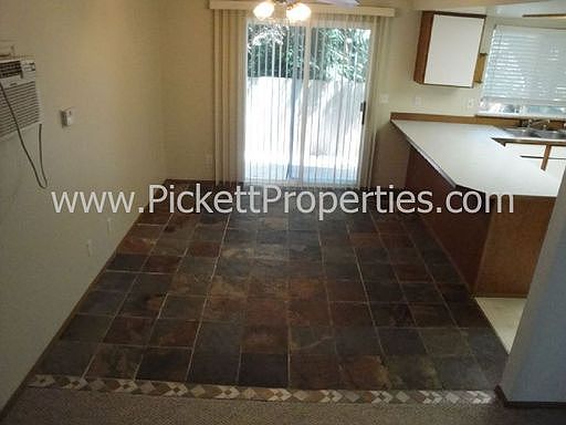 3rd image of 94 NW Lopez Ln