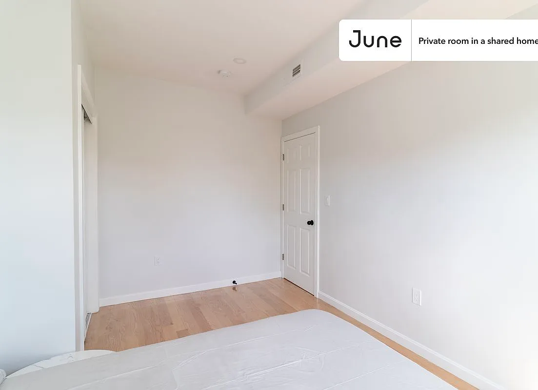 Full bedroom in 3 bed/2 bath home in JFK/UMass #1756 B — Photo 3
