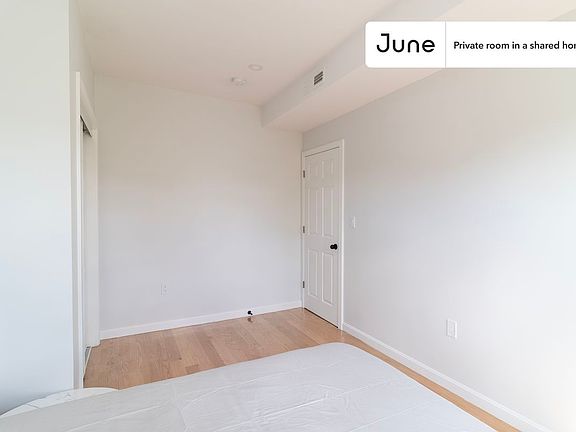 3rd image of 90 Mount Vernon St #B