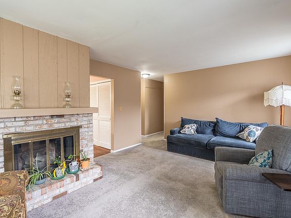 3rd image of 112 Bonbrook Dr