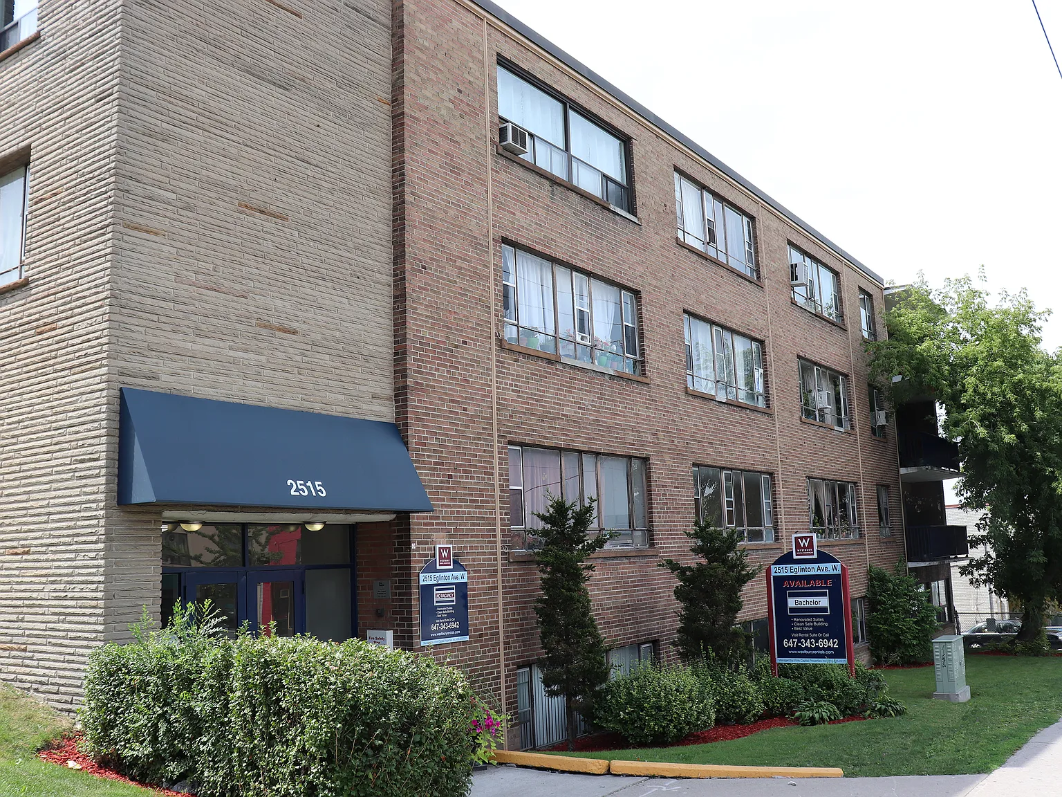 2507 Eglinton Avenue West, Toronto — Photo 1