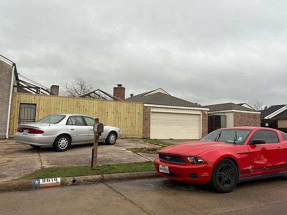 3rd image of 9614 Langdon Ln