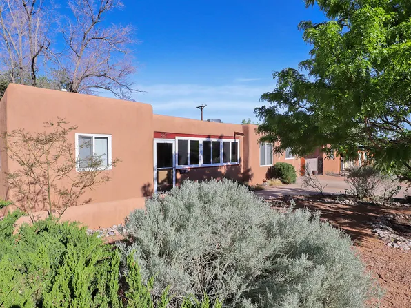 521 Richmond Dr SE, Albuquerque, NM 87106