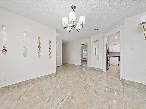 4th image of 112 Rosewood Ct