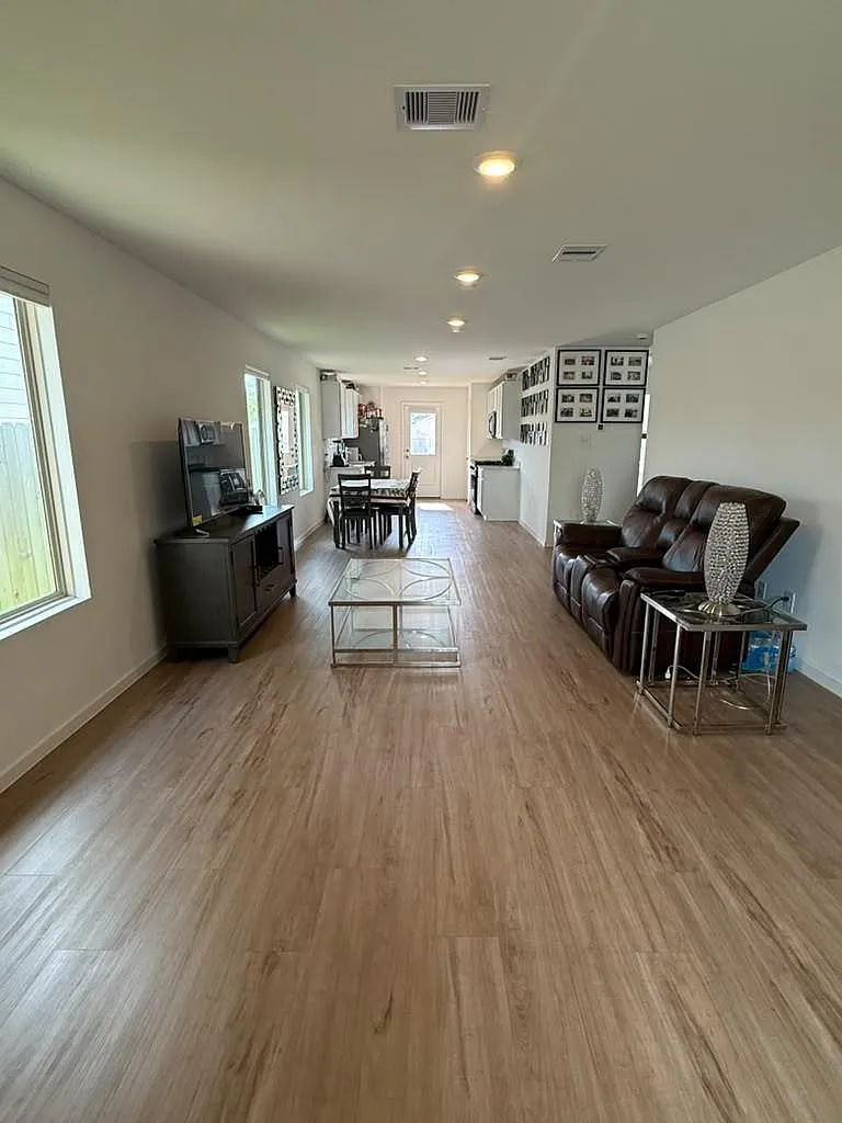 3 bed, 2.0 bath, 1230 sqft, $1,750 — Photo 3