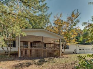 471 Evans Rd, Hendersonville, NC 28739