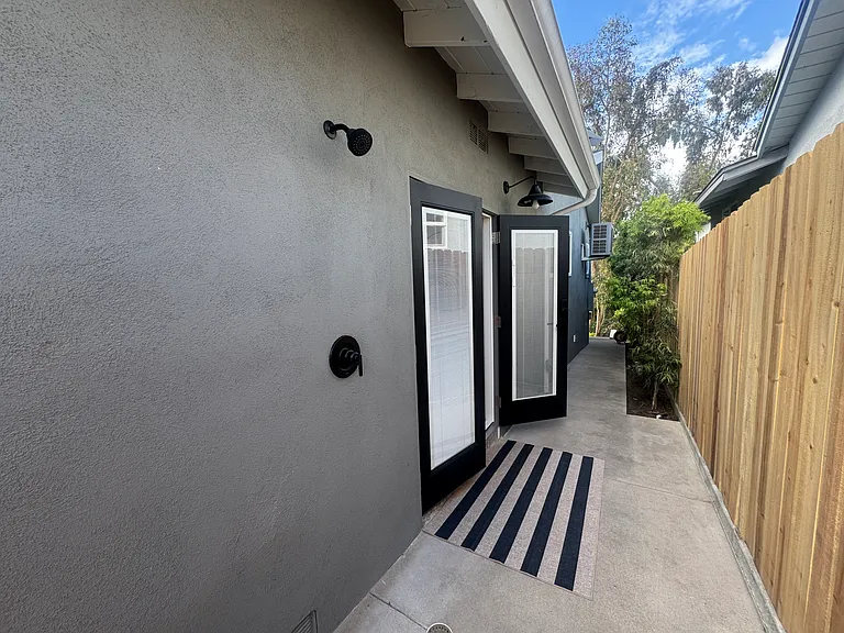 150 Loma Ln — Photo 26