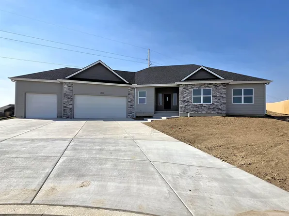 2012 Wheatland Cir, Salina, KS 67401