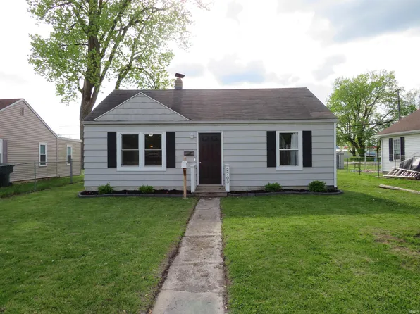 2203 S Vine St, Muncie, IN 47302