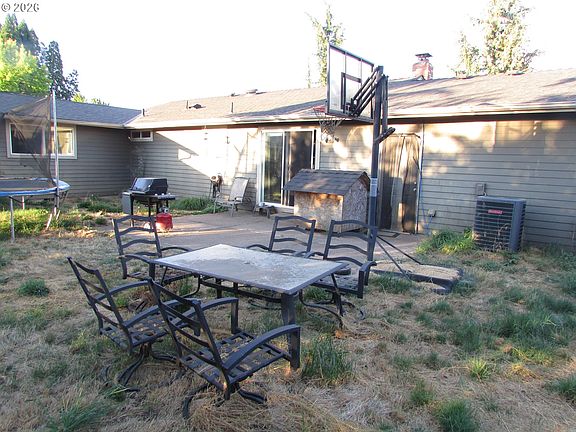 3rd image of 360 Cindy Ln