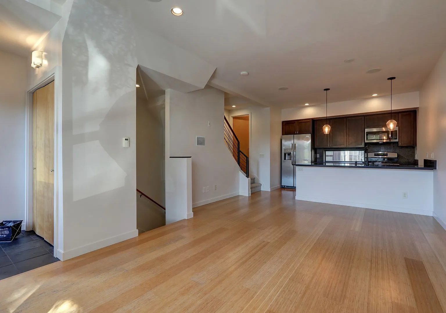 Beautifully Designed 2 Bedroom/3 Bath Columbia City Townhome with a Roof Top Deck! — Photo 4