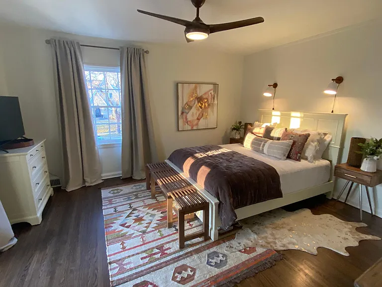 Smart TV, dual nightstands and reading lights