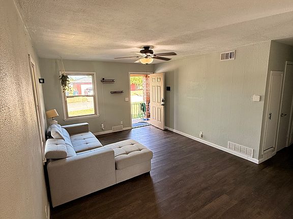 3rd image of 3105 N Lindsay Ave