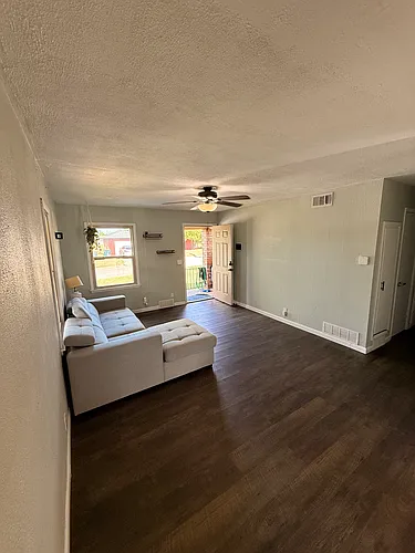 3105 N Lindsay Ave Photo 1
