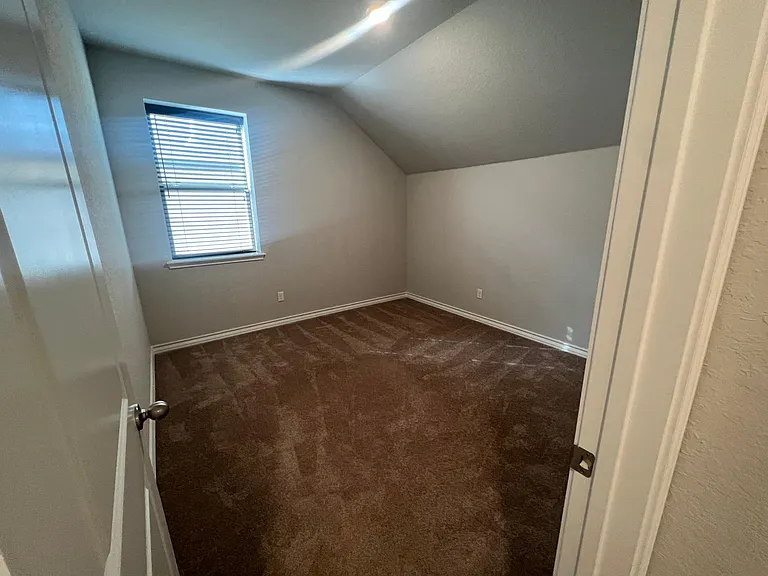 23118 Lexington Park — Photo 17