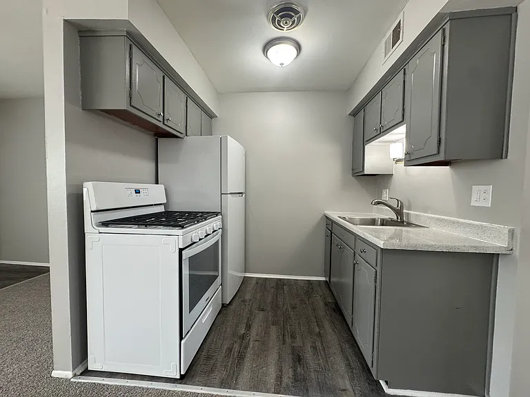 4441 Oakwood Blvd #1 — Photo 4