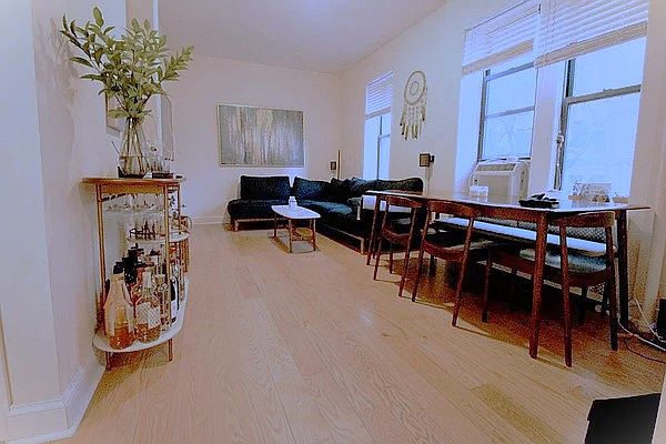1st image of 200 W 98th St Floor 2
