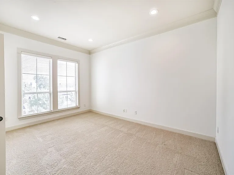 1833 Oakdale St — Photo 32