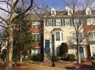 3 Crabapple Ct, Jersey City, NJ 07305