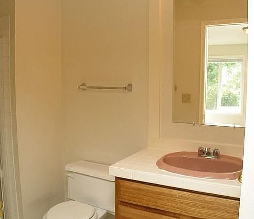 Master 3/4 bath w/new vinyl and tile counter top w/new light fixures