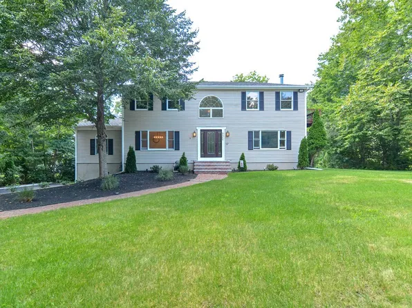 321 Birchbark Dr, Hanson, MA 02341