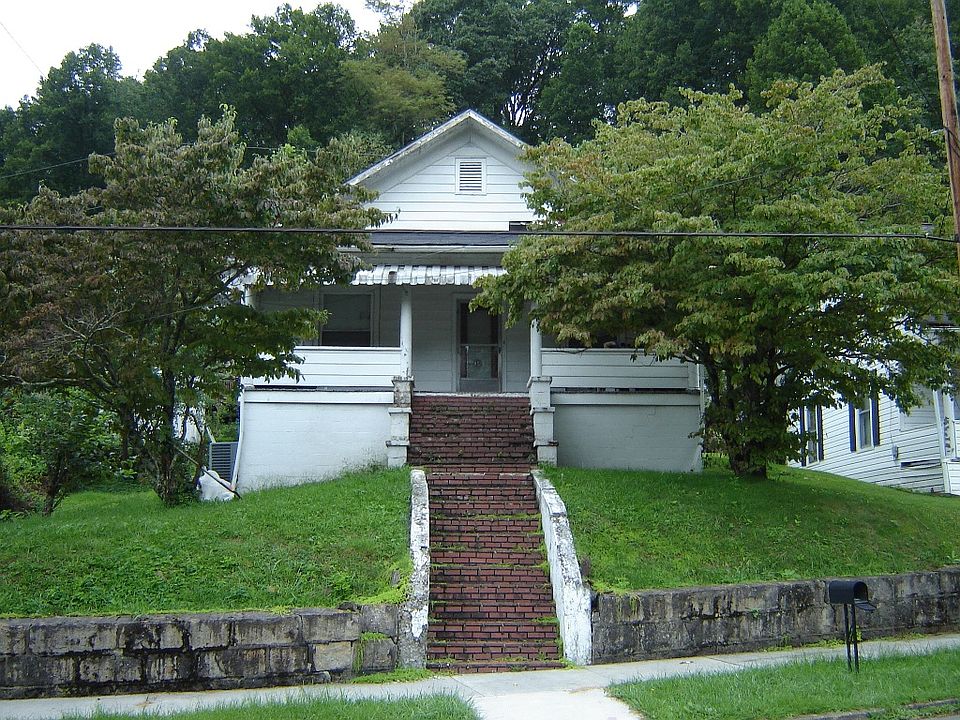 2nd image of 235 11th St NW