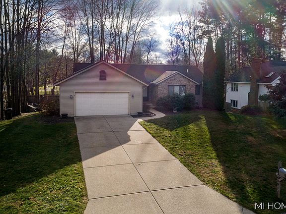 5th image of 430 Pine Lake Ct