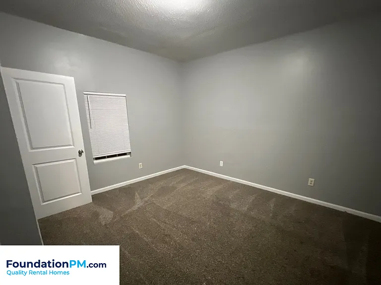 735 Roanoke Ave — Photo 12