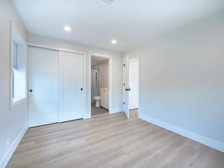 Primary Bedroom , En Suite.