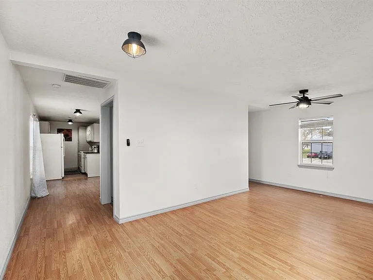 325 E A St — Photo 13