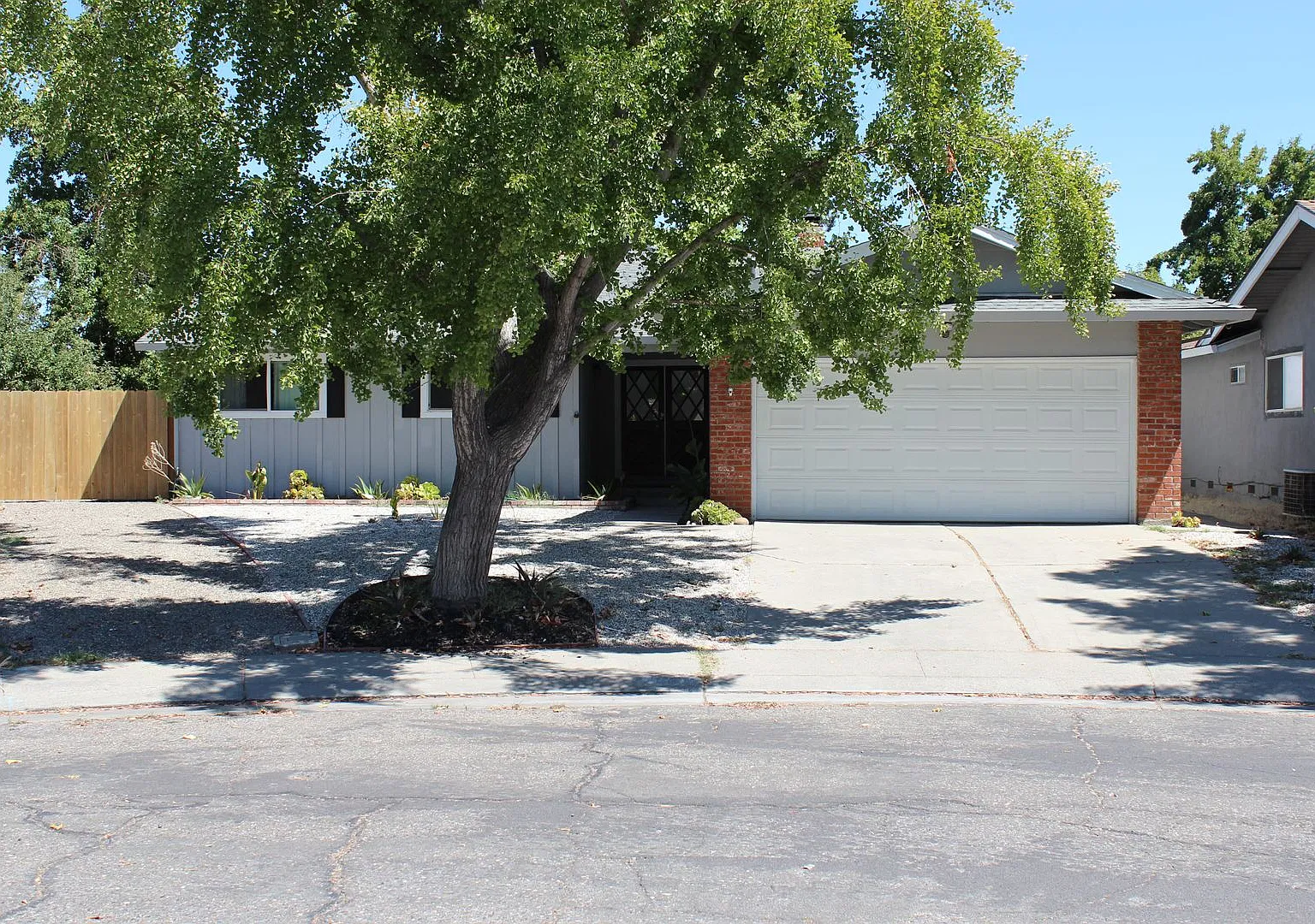 Back On The Rental Market A Charming 3 Bedroom 2 Bath Home — Photo 1