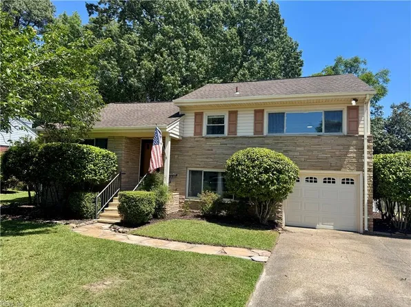 244 E McGinnis Cir, Norfolk, VA 23502