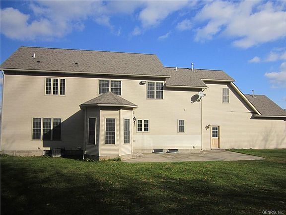 4th image of 45 Longbow Cir