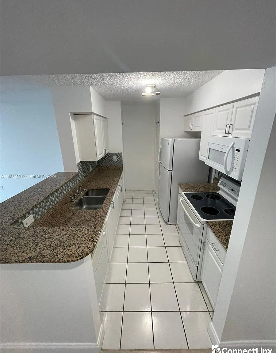 1 bed, 1.0 bath, $2,800 — Photo 2