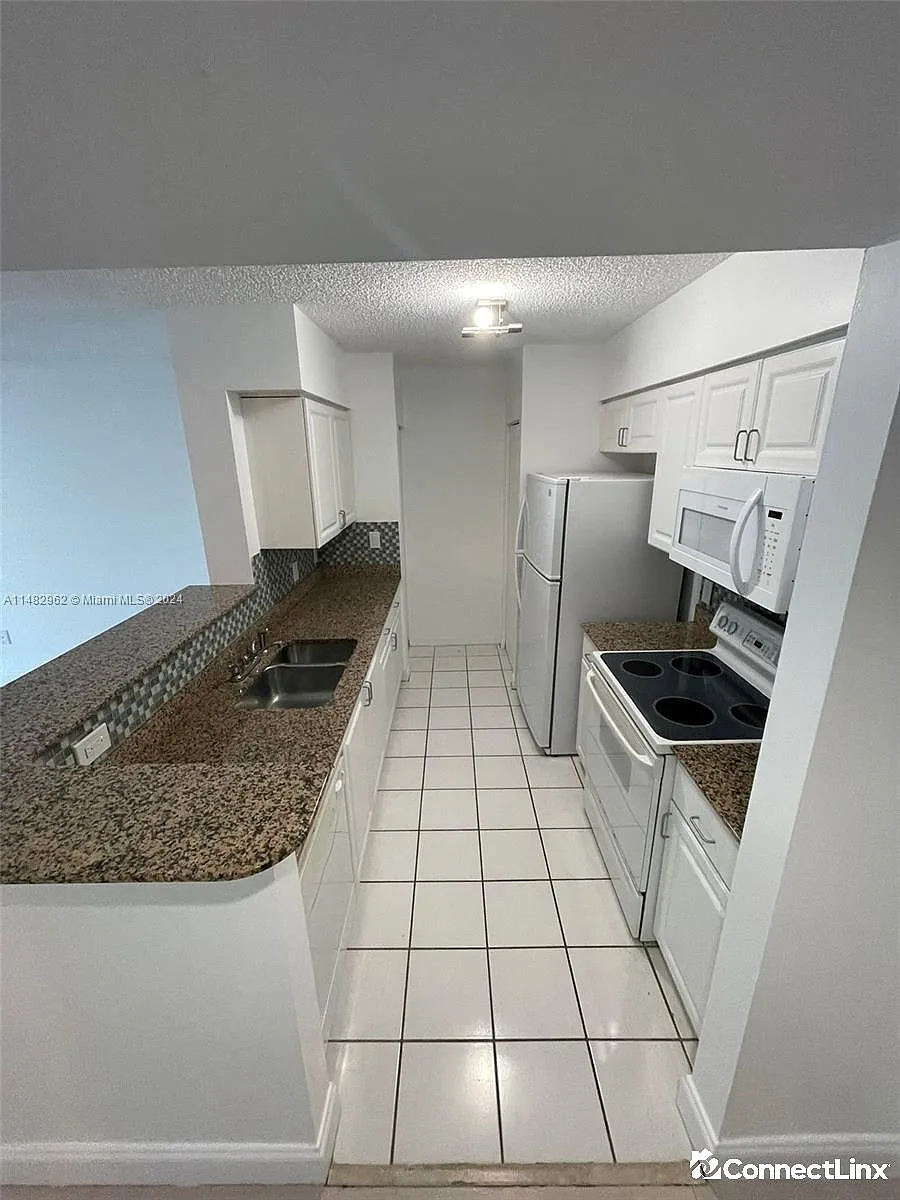 Building Photo - 1155 Brickell Bay Dr #405