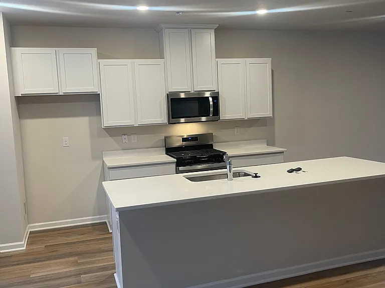 173 Sweetwater Dr — Photo 2