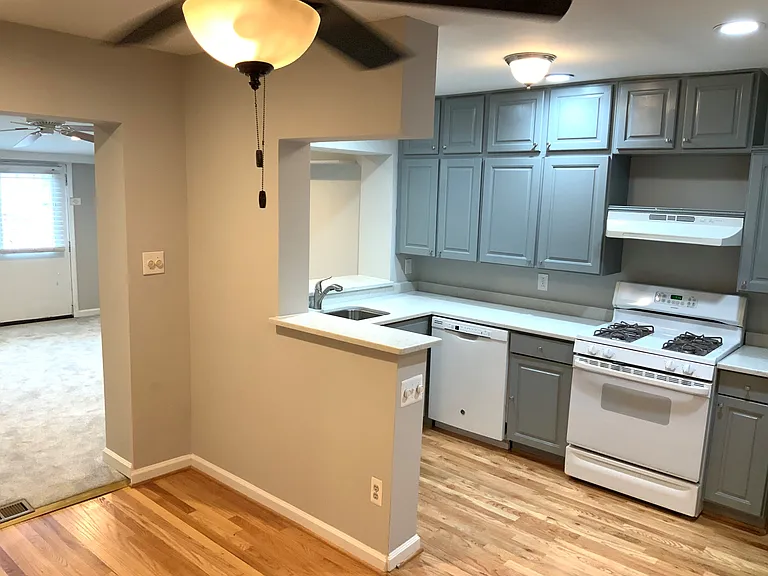 2125 Hawthorne Rd — Photo 6