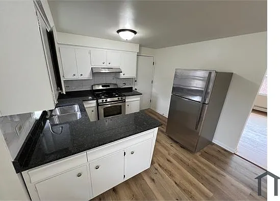 2 bed, 1200 sqft, $2,650 — Photo 2