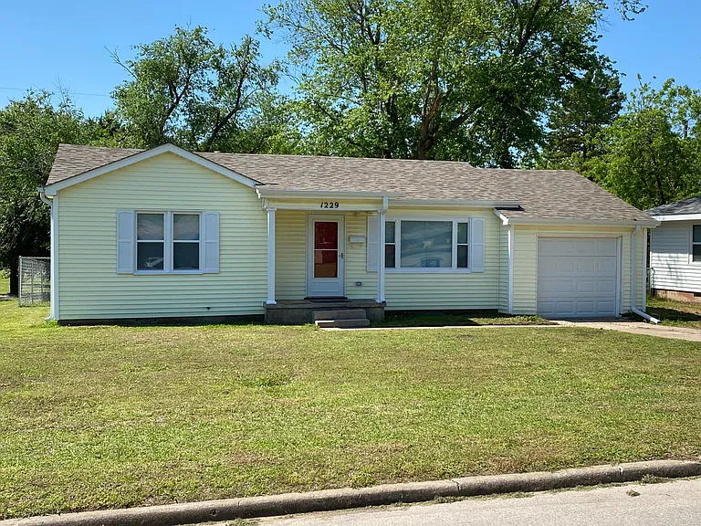 1229 Sherry Ln — Photo 4