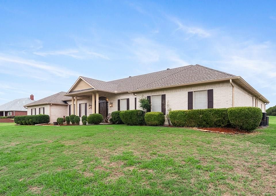1st image of 1310 Red Oak Cir