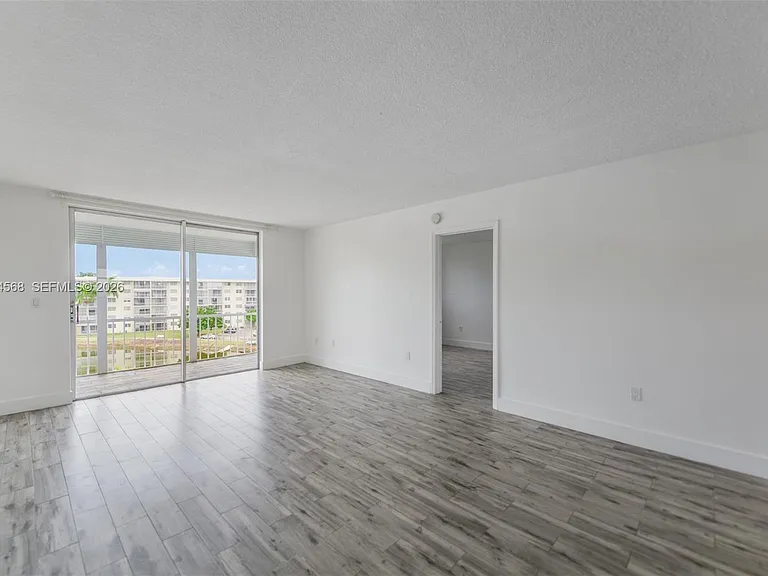 2851 Leonard Dr #J505 — Photo 2