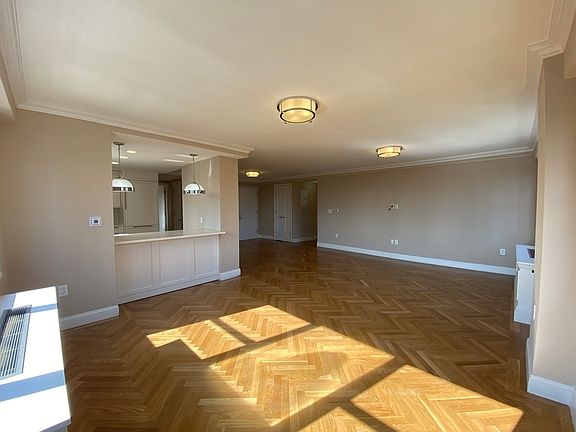 4th image of 305 E 86th St #20ME