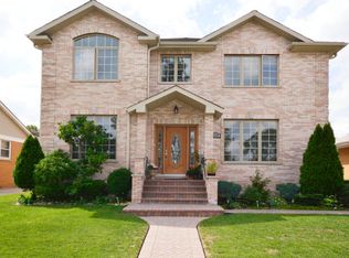 7129 W Wright Ter, Niles, IL 60714