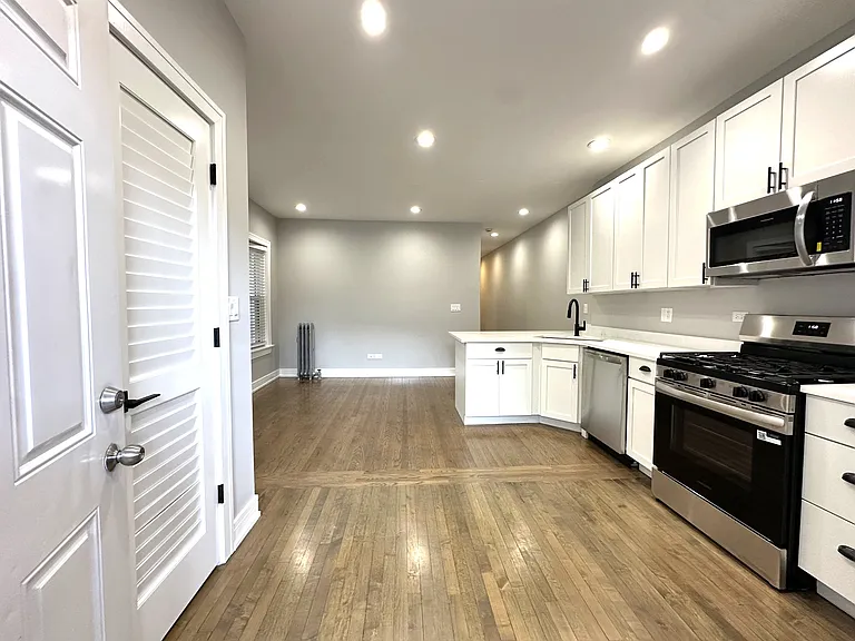 5454 N Paulina St #1 — Photo 13
