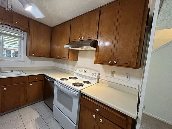 5th image of 829 Pennington Pl