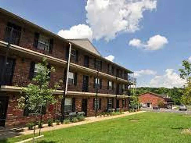 South Creekside Apartments — Photo 3
