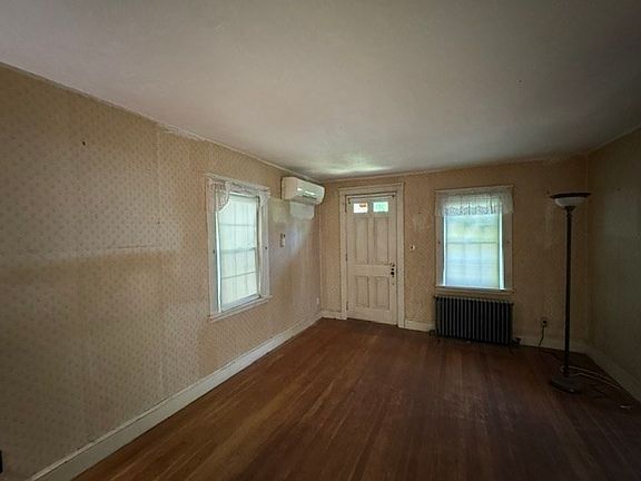 5th image of 203 Willow St
