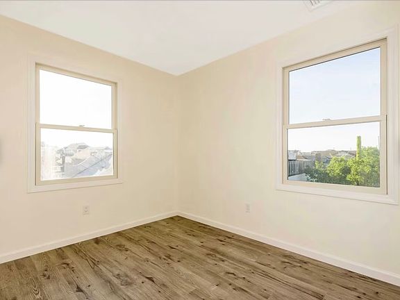 5th image of 71 Illinois Ave #71