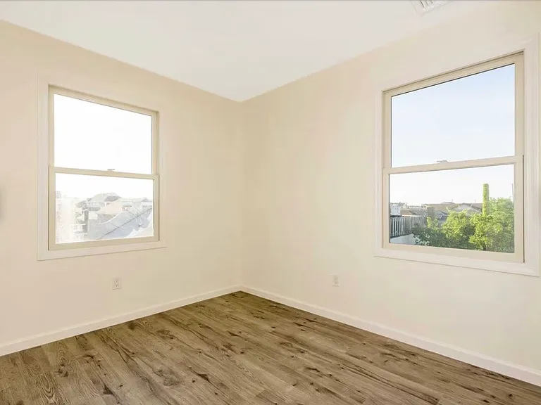 71 Illinois Ave #71 — Photo 5